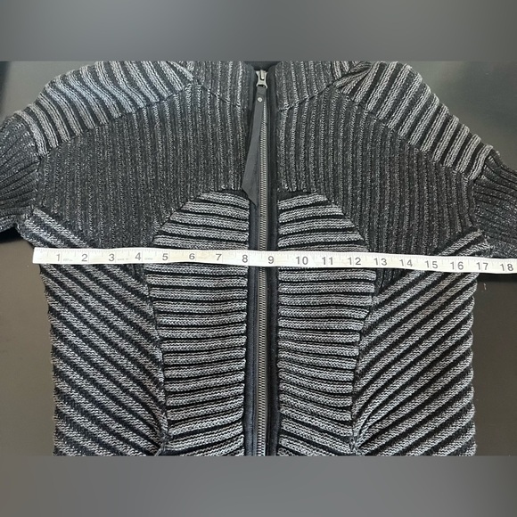 Lululemon Athletica Embrace Hoodie Knit Heathered Medium Grey Black Women’s SZ 6 - Picture 8 of 12